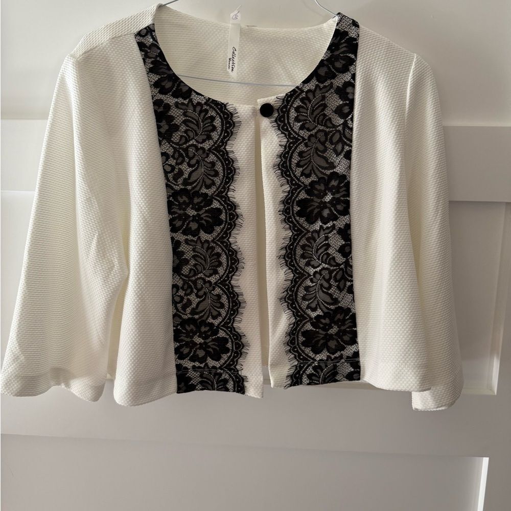 NY Collection white jacket with black eyelash lace trim 18W